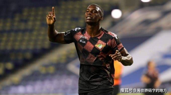 【比赛焦点瞬间】第54分钟，麦克尼尔送出直塞，勒温单刀打门被桑切斯扑出，禁区右肋杜库雷跟上补射破门！
